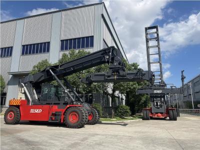 China 20ft & 40ft Cargo Container Stacker With Cummins Engine ZF 5WG261 AUTO Transmission for sale