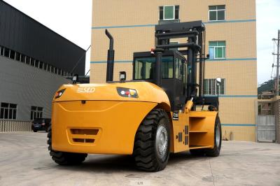 China Port Terminals 28T Heavy Lift Forklift WD10G220E21 Engine for sale