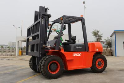 中国 5000kgs Diesel Forklift Truck ISUZU Engine Hydraulic Transmission 販売のため