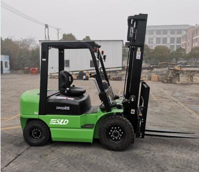 Chine 2 taille 4000mm de Ton Diesel Forklift Truck Lifting du mât 2,5 d'étape avec le décalage latéral à vendre