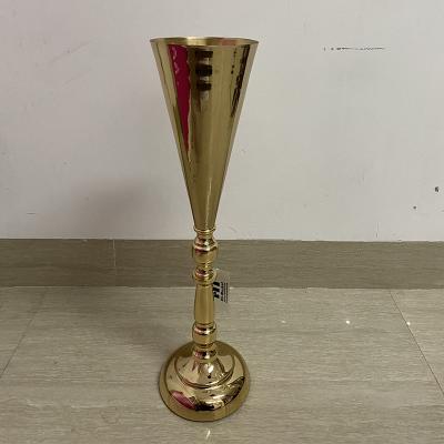 Chine Contemporary Wedding Decor Gold Metal Trophy Candle Holder à vendre