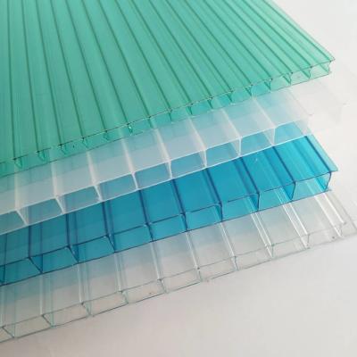 China Hoja hueca de policarbonato coloreado Hoja de policarbonato celular para invernadero de techos en venta