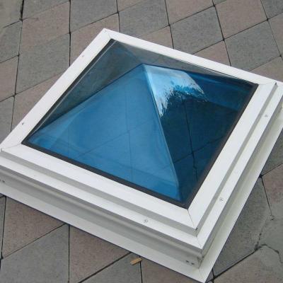 Chine Couverture de toiture de lucarne en polycarbonate à dôme PC transparent de 1 à 10 mm à vendre