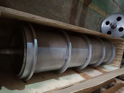China Construção de parede de raspagem de gruas offshore Peças de gruas cinza quatro rolos à venda