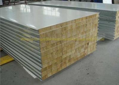 China Los paneles de bocadillo incombustibles modificados para requisitos particulares del metal de las lanas de cristal de fibra para el tablero de la pared en venta