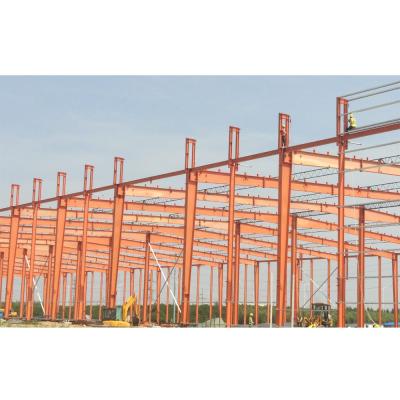 China Vertiente resistente ULTRAVIOLETA del almacenamiento de los materiales de construcción del metal de la estructura de acero de Peb Q235 Warehouse en venta