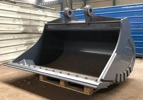 Quality Hign Volume Hydraulic Tilt Mud Bucket With Dual Cutting Edge Blades for sale