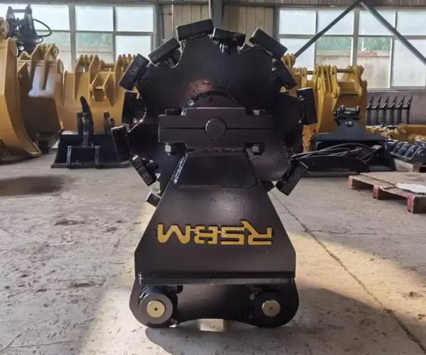 Quality 1-50 Ton Excavator Compaction Wheel with NM360/400 Material for sale