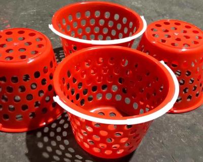 China Trabalho feito com ferramentas plástico da modelagem por injeção da cesta com o punho PP coloridos material à venda