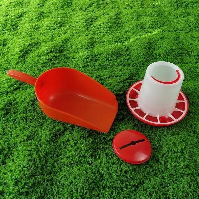 China Eco Friendly Long Handle Plastic Plastic Feeding Shovel With High Durability for sale