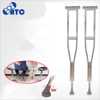 中国 Comfortable high quality armpit crutches for sale adjustable crutches factory directly support price 販売のため