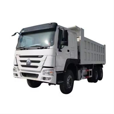 Cina HW06 Cab Used Tipper Trucks with Sinotruk Transmission and 6 Cylinders in vendita