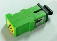 China Adaptador simples verde de SC/APC com obturador, flange curto, grampo do metal à venda