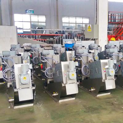 China Deshidratador de encargo del barro del tratamiento de aguas residuales de la prensa de tornillo en venta