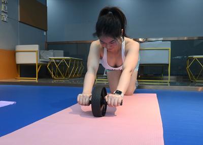 China Equipo de entrenamiento abdominal abdominal de rueda de rodillo PP TPR en venta