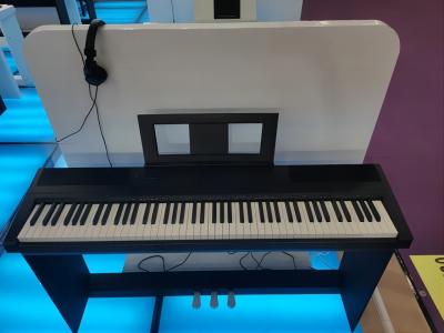 China Piano portátil usado de U Frame Negro Piano digital portátil de 88 teclas en venta