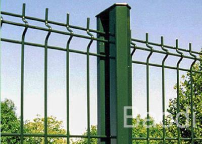 Chine Frontière enduite de barrière de grillage de vinyle vert avec la structure simple de courrier en métal à vendre