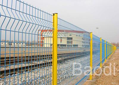 China El vinilo ferroviario cubrió la cerca de la malla de alambre con la capa del acero con poco carbono/de espray de polvo en venta