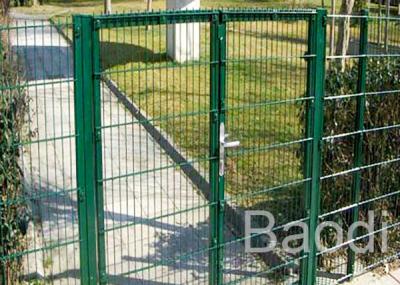 China Garden Green Plastic Wire Mesh Fence Bended Panel With Gate 4 - 11 Gauge for sale
