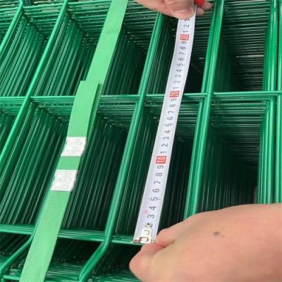 Κίνα Φράχτης 3D καμπυλωτού συγκολλημένου σύρματος με πλέγμα PVC Φιλικό προς το περιβάλλον 2m 2,5m μήκος προς πώληση