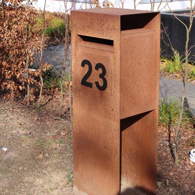 China Modern Large Outdoor Weathered Steel Garden Sculpture Mailbox And Post for sale