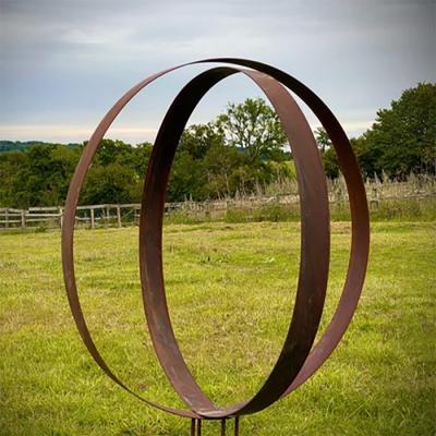 China Rusty Outdoor Corten Steel Sculpture Line Cross Shape Rustic Rings Garden Centerpiece for sale