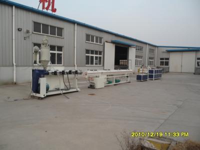 China Cadena de producción plástica del tubo del drenaje de los PP/del PE, máquina plástica de la fabricación del tubo del PE/de PPR en venta