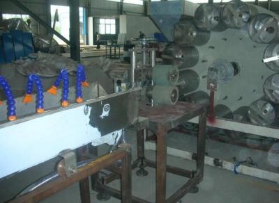 Chine Chaîne de production molle de tissu-renforcé de tuyau de PVC, ligne en plastique molle d'extrusion de tuyau de PVC à vendre