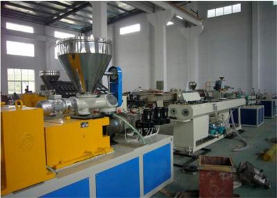 China Tubo plástico del Pvc de la máquina de la protuberancia de la eficacia alta que hace la máquina con el tornillo gemelo en venta