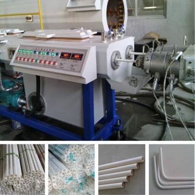Chine Le PLC commandent la boudineuse à vis jumelle, machine d'extrusion de tuyau de jumeau de PVC de 16-63mm à vendre