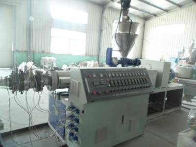 Κίνα PVC διπλοτειχισμένη ζαρωμένη μηχανή εξώθησης σωλήνων πλαστική, ζαρωμένος PVC εξωθητής σωλήνων προς πώληση