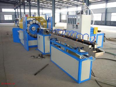 China El alambre de acero reforzó el extrusor de tornillo del gemelo del tubo del PVC, maquinaria reforzada PVC del tubo en venta