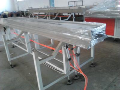 China Linha de produção plástica máquina da tubulação do PVC da extrusão da tubulação da extrusora de parafuso do gêmeo/PVC para a irrigação/tubulação à venda