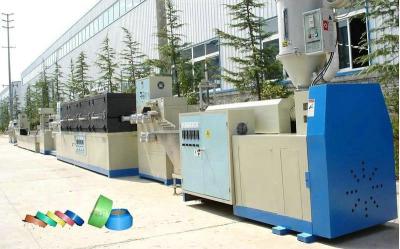 Chine Pp attachant la machine en plastique de bande, PE ont réutilisé la chaîne de production de bande de courroie à vendre