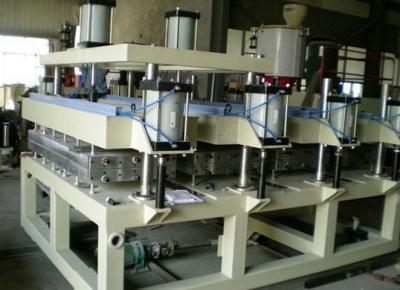 Chine Machine de panneau de mousse de PVC, mousse faisant la machine pour l'étagère/Cabinet à vendre