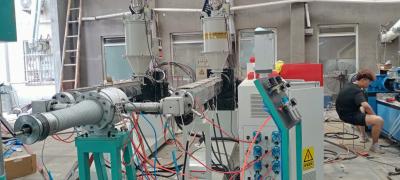Chine Finissage de commande numérique par ordinateur de machine de fabrication de tuyau de Dwc de mur de double de HPVC à vendre
