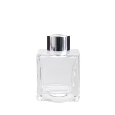 Chine Bouteilles de parfums en verre cristallin transparent Bouteilles de diffuseur de roseau de 100 ml rechargeables à vendre