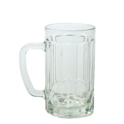中国 円筒状のガラスビールカップ 16オンス 冷蔵庫 ビールスタインカップ ハンドル付き 販売のため