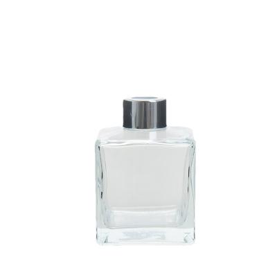 China Botella de perfume para automóviles de vidrio personalizada Botellas de difusores de cañas cuadradas de 200 ml en venta