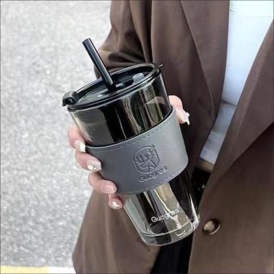 中国 ストローと蓋を密閉した水ガラスカップをタブラー コーヒーのために持ち歩く 厚い壁隔離ガラスカップ 販売のため