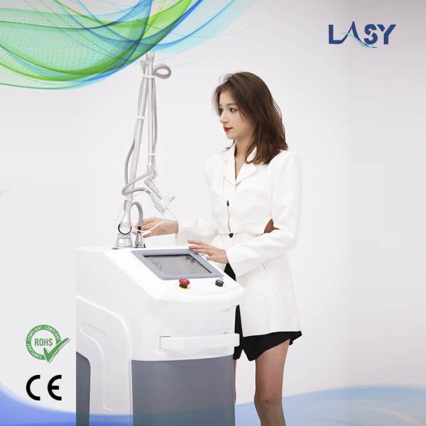 Quality RF Salon Fractional CO2 Laser Beauty Machine , 10600nm Dermatology CO2 Laser for sale