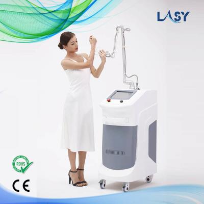 Cina 635nm Infrared Fractional CO2 Laser Machine Aesthetic Acne Scar Removal in vendita