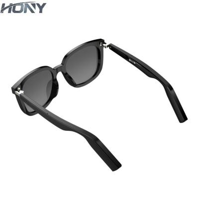 China Las gafas de sol audios elegantes de Bluetooth polarizaron la conducción de los vidrios de Sun con el logotipo en venta