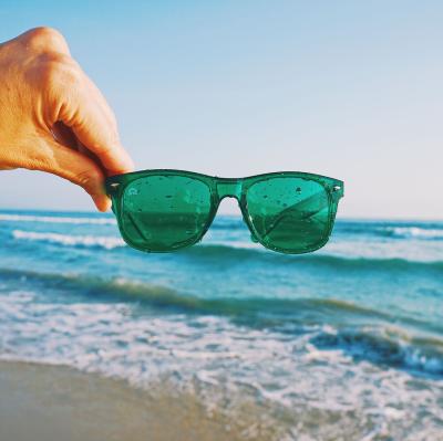 China lentes matizadas verdes translúcidas dos óculos de sol da terapia da cor de 135x158x40mm à venda