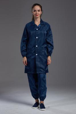 China Cleanroom opnieuw te gebruiken Antistatische ESD kiel Labcoat donkerblauw met de geleidende houder van de vezelpen Te koop