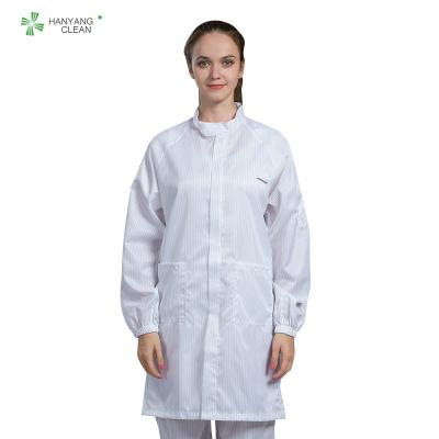 中国 ESDクリーンルームか研修会で使用される伝導性繊維が付いている帯電防止ほこりのなく白い色のlabcoatのガウン 販売のため