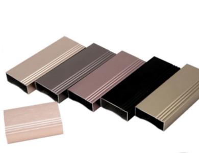 China Pulverice perfil de la protuberancia del aluminio 6061 de la pintura/de la anodización con la perforación/el corte en venta