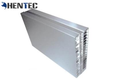 China El panel de bocadillo de aluminio del panal para las fachadas y los tejados del revestimiento de la pared en venta
