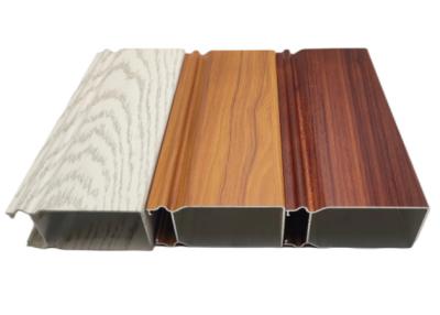 China Perfil de madera de la protuberancia de la ventana de aluminio de la transferencia 6063 del grano en venta