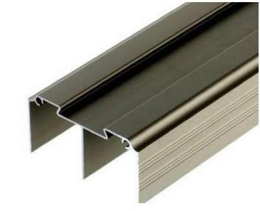 China De oro/plata anodizó las protuberancias de aluminio del perfil para la pared de cortina en venta